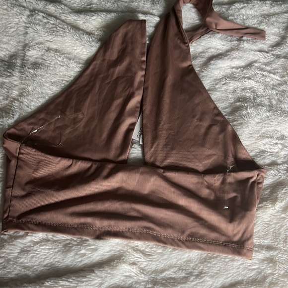 Naked wardrobe crop top in a dust pink color. - Picture 3 of 5